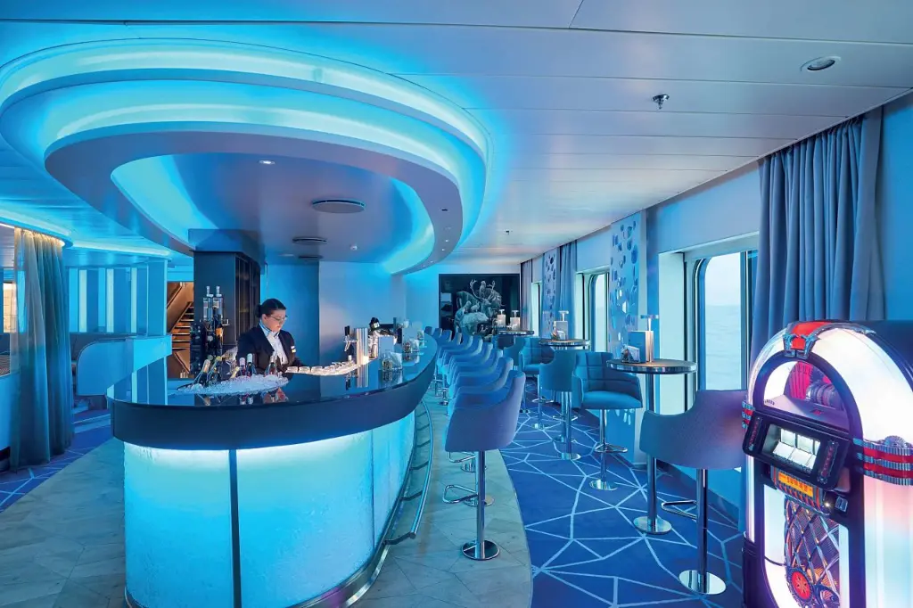 hanseatic-nature-inspiration-hanseatrium-bar,17139_webdownload_1280(1)