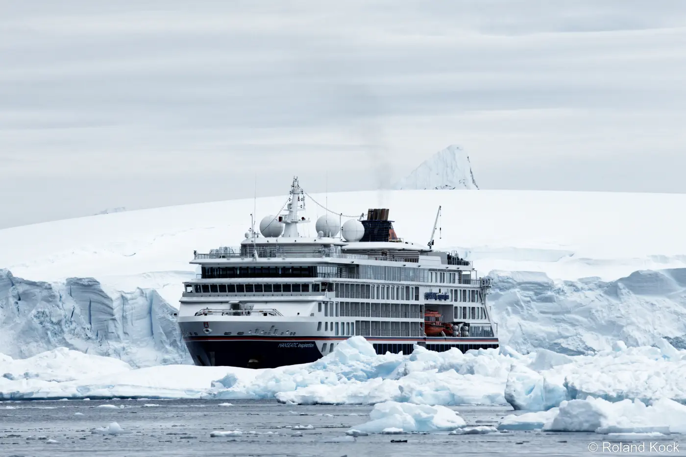 MS Hanseatic Inspiration von Hapag Lloyd Cruises in der Antarktis Foto: Roland Kock MS Hanseatic Inspiration von Hapag Lloyd Cruises in der Antarktis Foto: Roland Kock