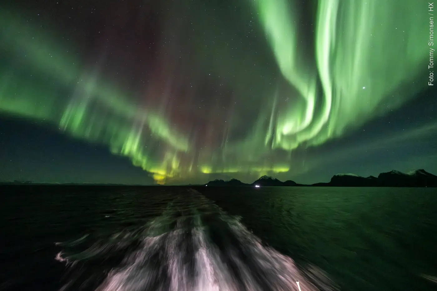 Polarlichter im Vestfjord in Norwegen