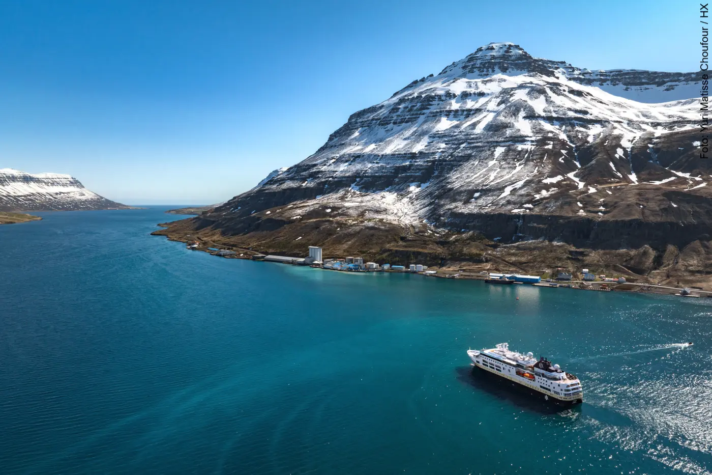 MS Fram von HX Hurtigruten Expeditions vor Island